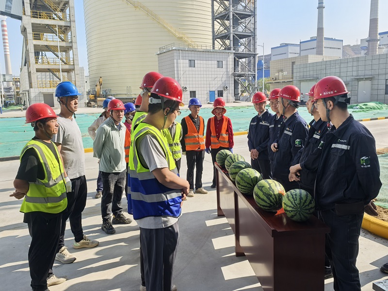 清涼沁心脾 關懷暖人心 —— 神木恒穩公司開展 “夏日送清涼”慰問活動