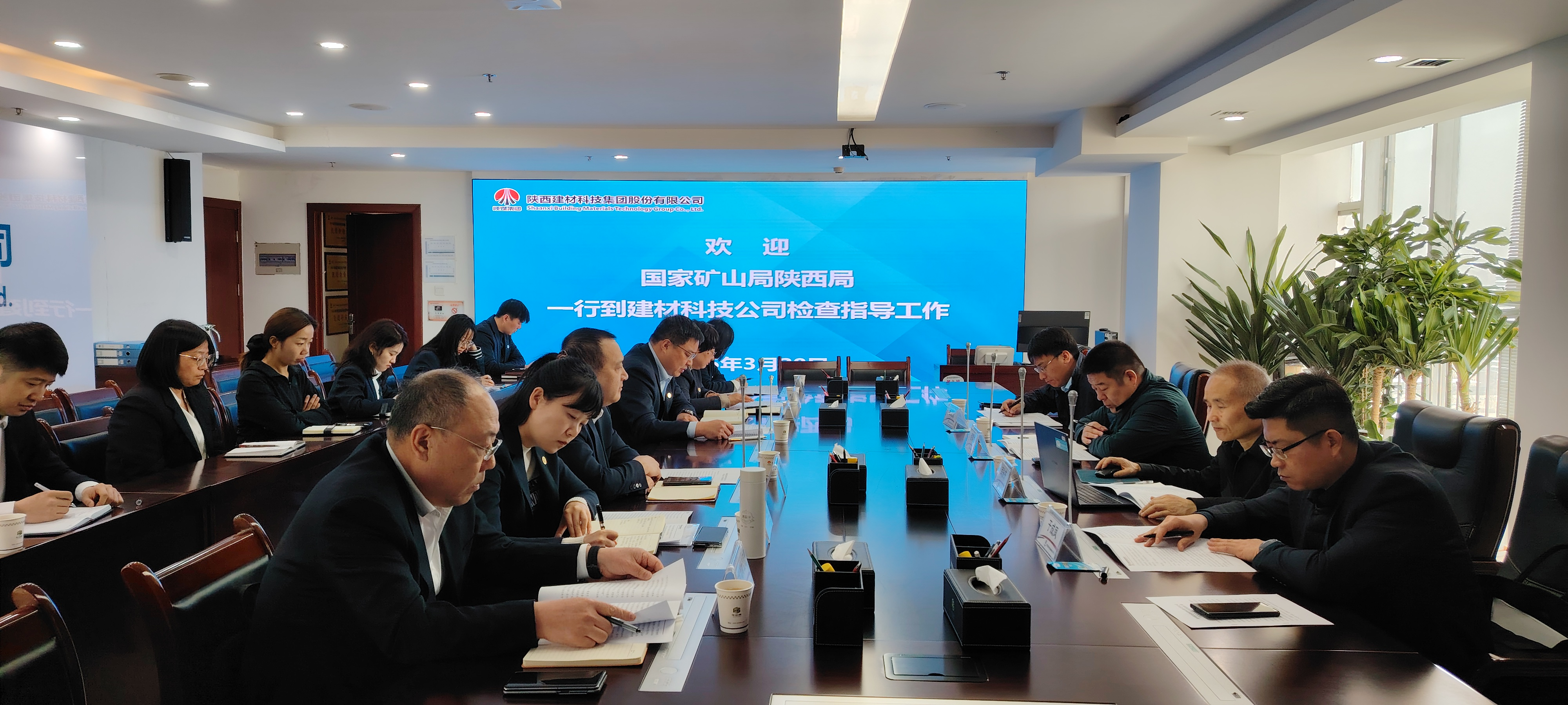 國家礦山安全監(jiān)察局陜西局七處處長趙尊龍一行對陜西建材科技公司開展一季度非煤礦山安全監(jiān)察工作