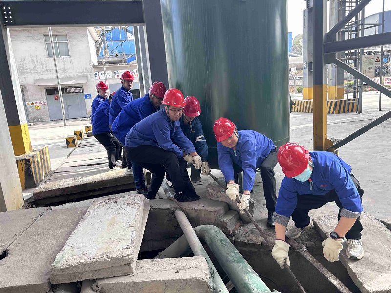 黨徽閃耀生產線 降本增效勇爭先 ——賽柯瑞思公司組織黨員赴生產一線開展義務勞動