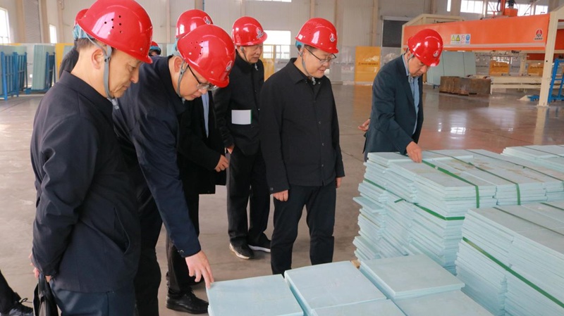 韓城市委常委、統戰部部長卞正坤一行到龍門綠碳公司調研